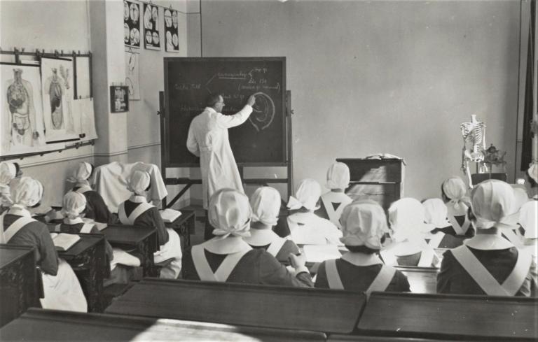 Vroedvrouwenschool klaslokaal